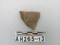 藏品(褐色細砂陶口緣殘件)的圖片